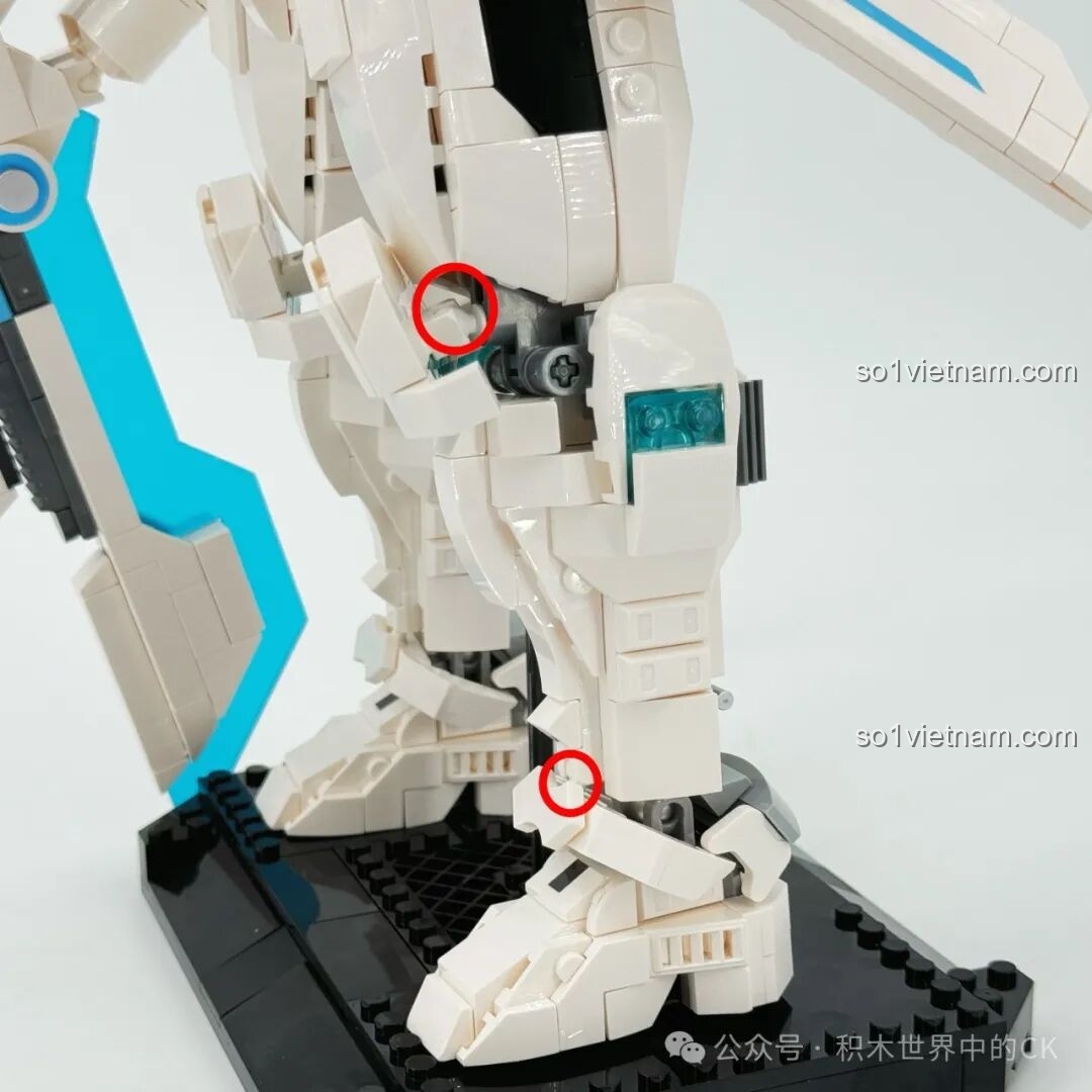 Mô hình Mech Hạ Hầu Đôn Vô Cực Cuồng Phong TOP TOY TC2407 đang được lắp ráp.