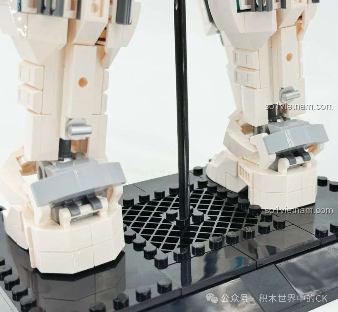 Phần chân của Mech Hạ Hầu Đôn Vô Cực Cuồng Phong TOP TOY TC2407.