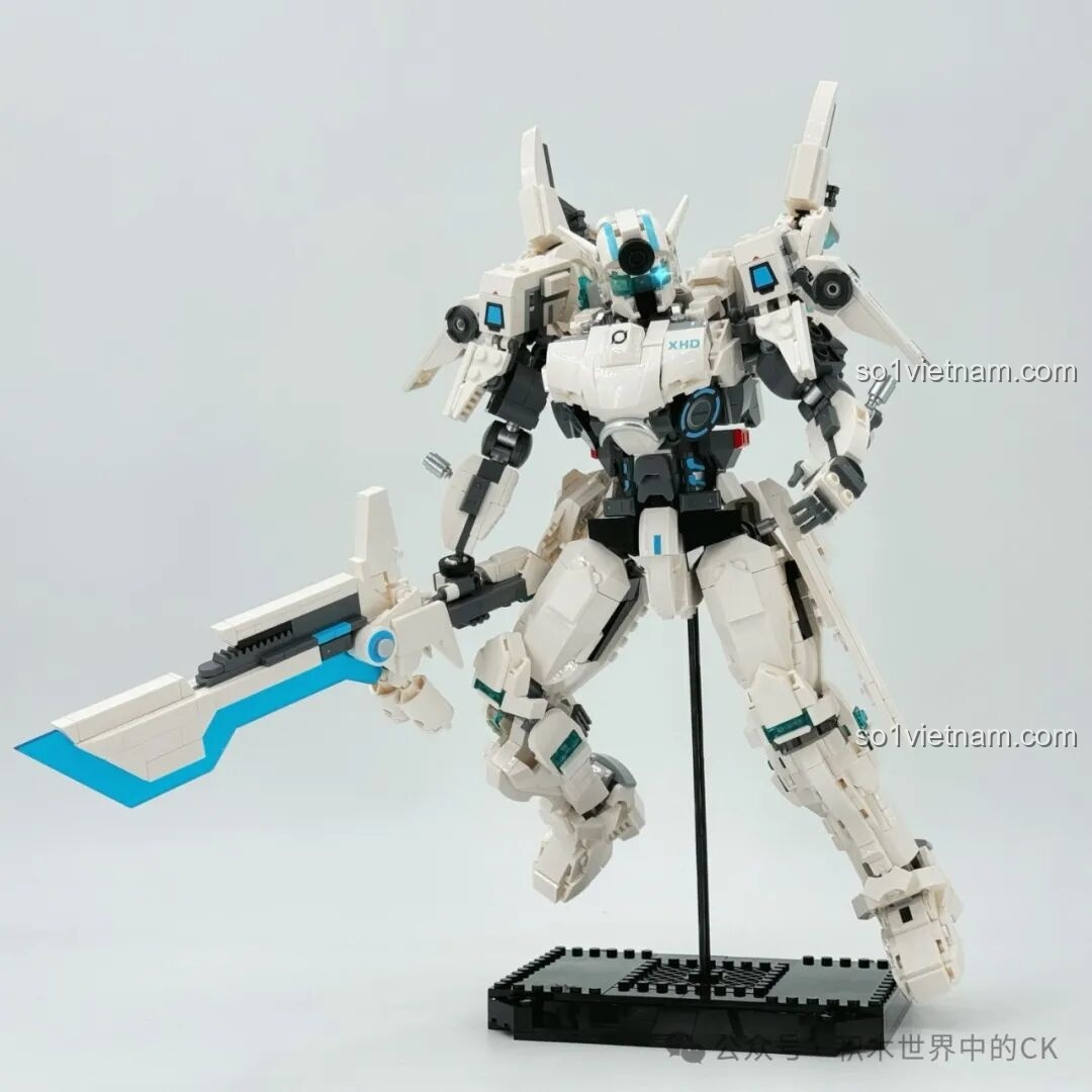 Cận cảnh chi tiết phần đầu của Mech Hạ Hầu Đôn Vô Cực Cuồng Phong TOP TOY TC2407.