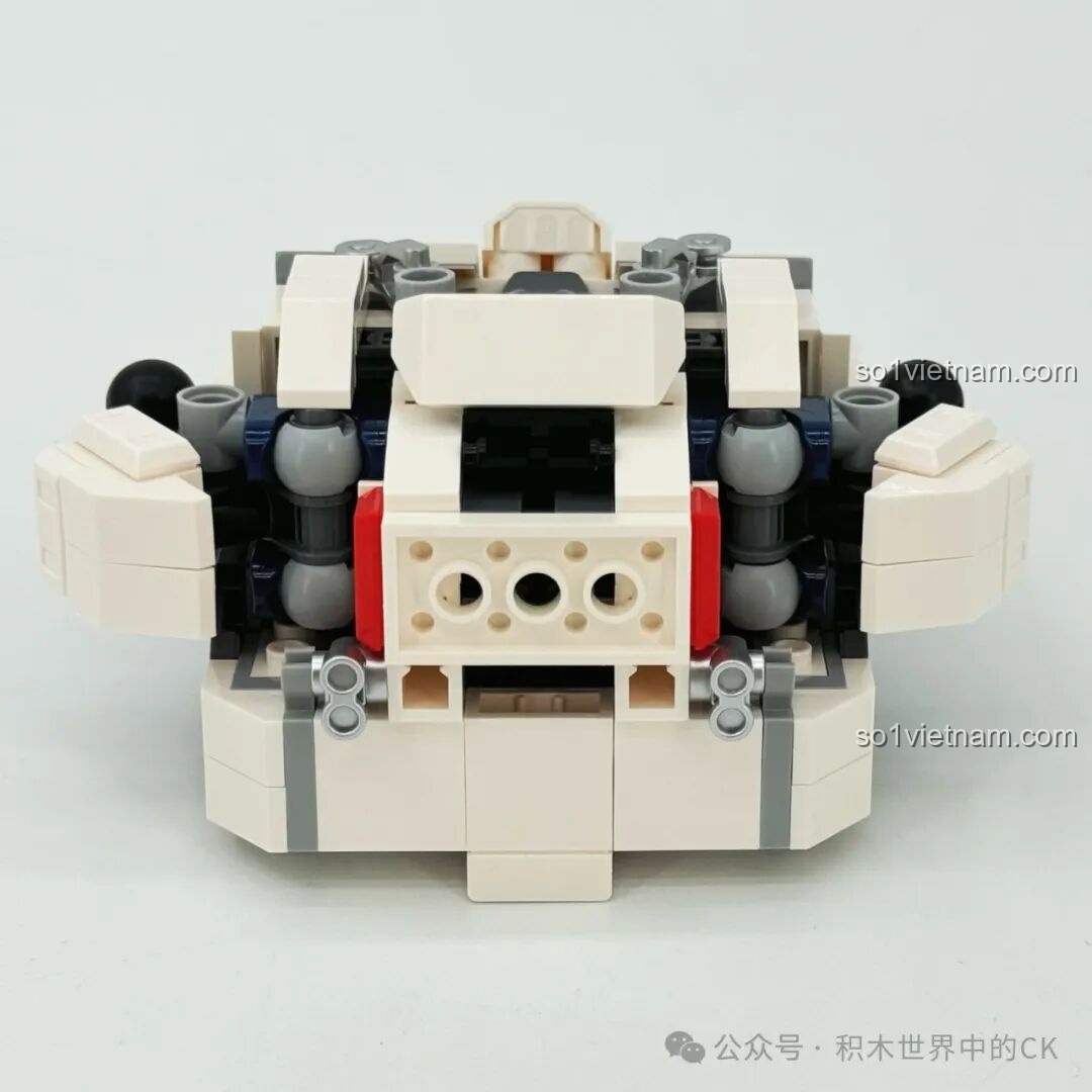 Mô hình Mech Hạ Hầu Đôn Vô Cực Cuồng Phong TOP TOY TC2407 đang được lắp ráp.