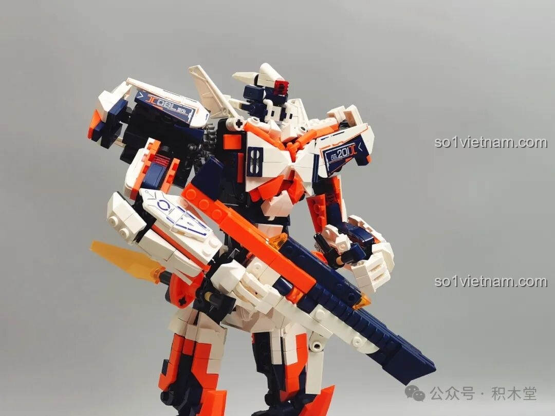 Cận cảnh khẩu súng blaster nhỏ của WOMA C4005 Thiên Khung Giải Phóng Giả, với thiết kế gọn gàng và chi tiết, có thể gắn vào tay của mecha.