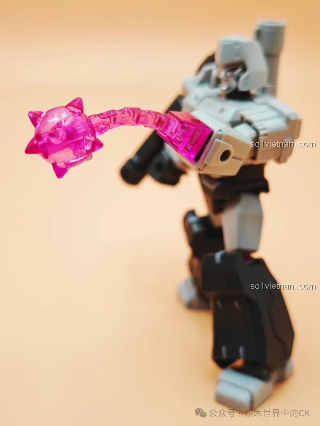 Megatron phiên bản Shining Version và các phụ kiện khác