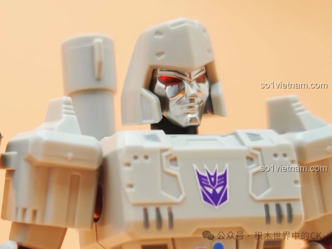 Megatron phiên bản Shining Version với vũ khí đặc trưng