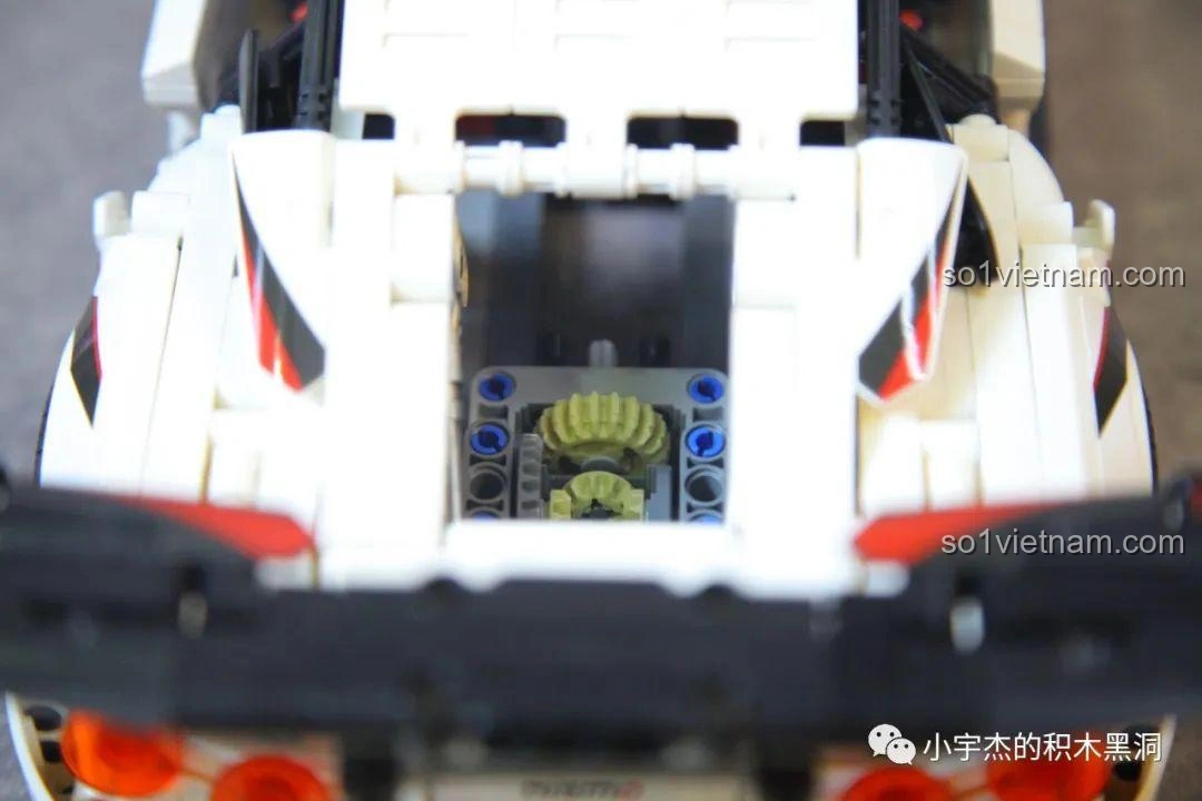 Mô hình đồ chơi lắp ráp Mei Ji 8618A Mercedes AMG màu xanh lá, một sản phẩm khác của Mei Ji.