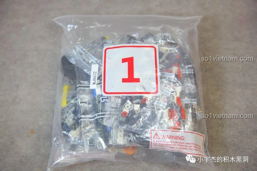 Gói chi tiết số 1 của bộ lắp ráp Mei Ji 8622A Nissan GT-R, chứa các mảnh ghép cần thiết cho giai đoạn đầu tiên của quá trình lắp ráp.