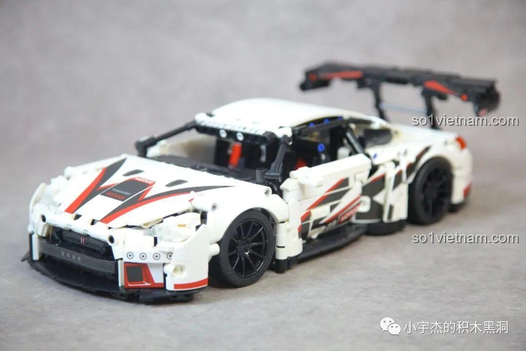 Mô hình Mei Ji 8622A Nissan GT-R với cửa xe mở ra, lộ ra nội thất bên trong, tăng tính tương tác và trưng bày.