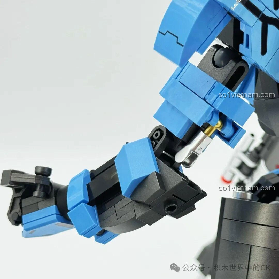 Hình ảnh meme một người đàn ông giơ ngón cái, thể hiện sự đồng tình hoặc khen ngợi.