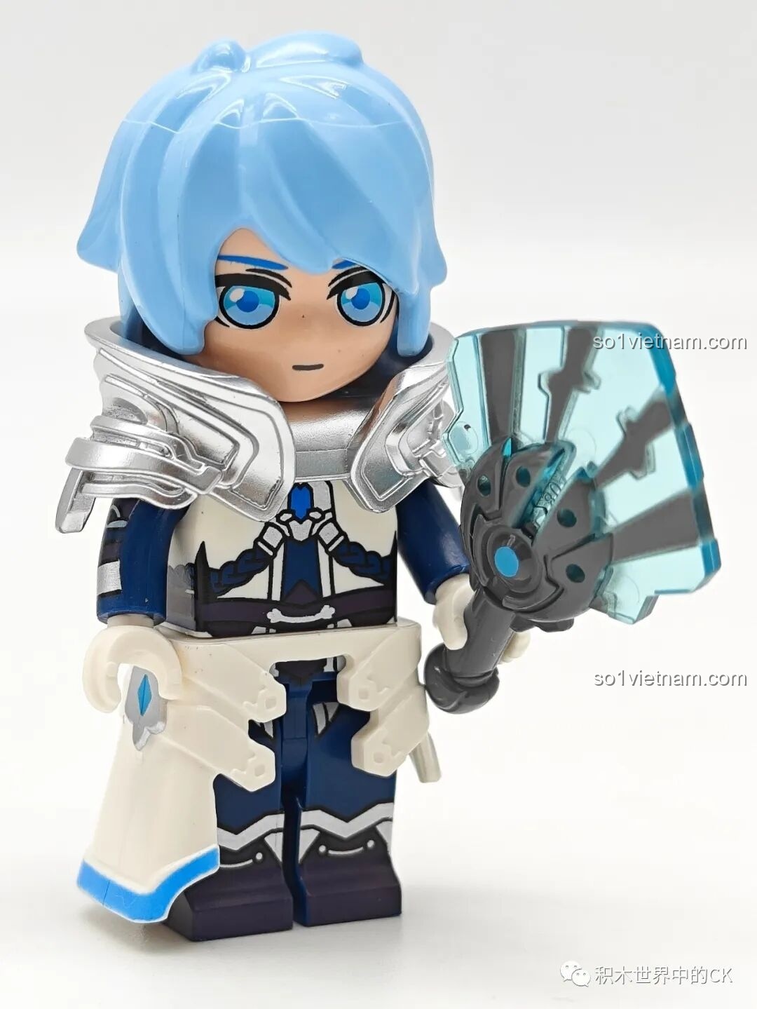 Minifigure Gia Cát Lượng thông thái trong bộ Qman 78002, một trong các tướng game Vương Giả Vinh Diệu được tái hiện chi tiết.