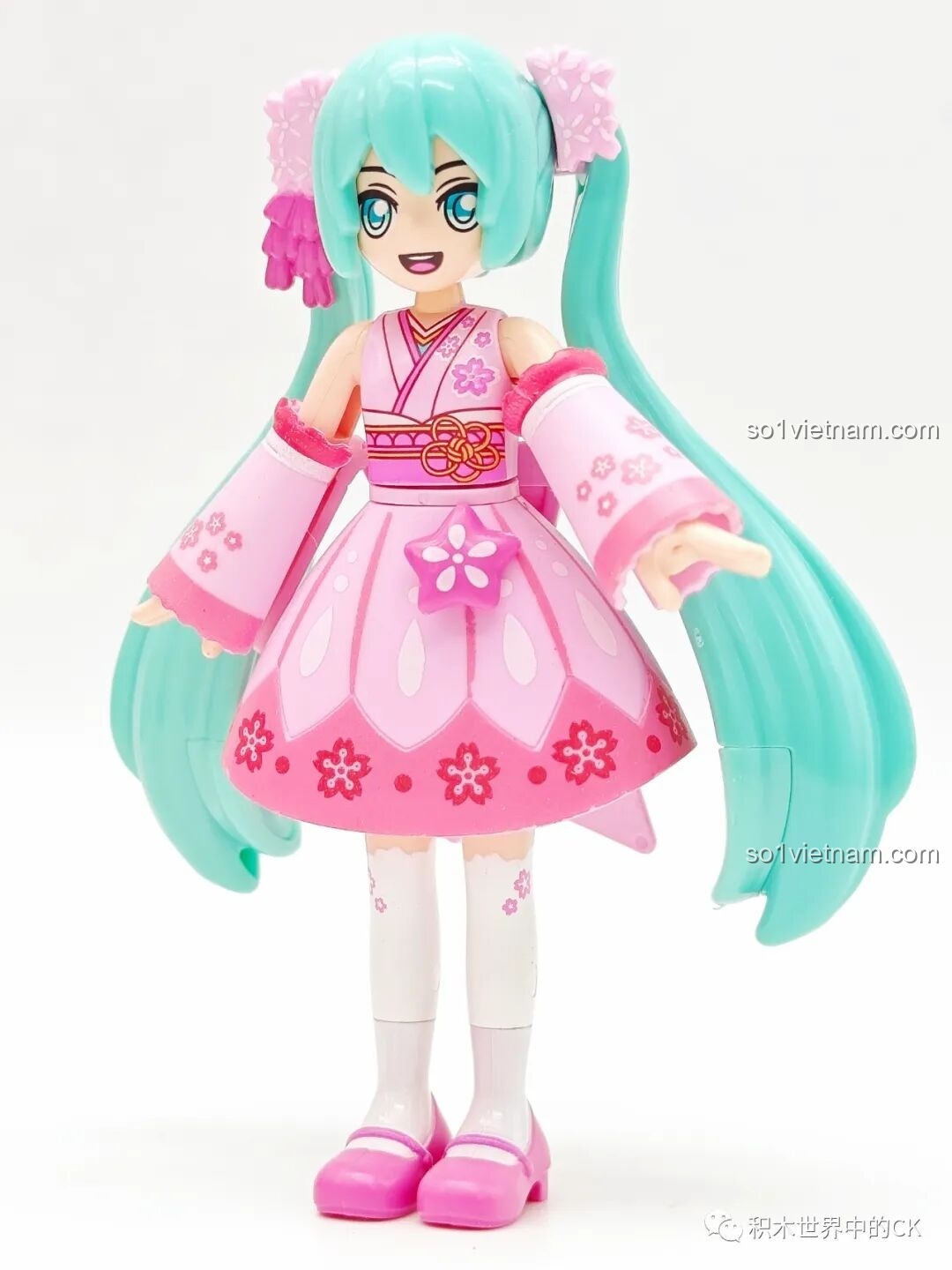 Minifigure Hatsune Miku trong bộ kimono hồng dễ thương, là nhân vật chính của bộ Keeppley K20901.