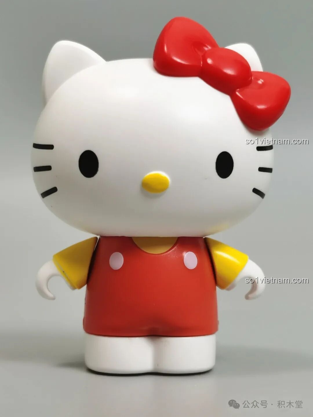 Minifigure Hello Kitty với chiếc nơ đỏ quen thuộc từ Bộ Lắp Ghép Sanrio Characters TC1724.