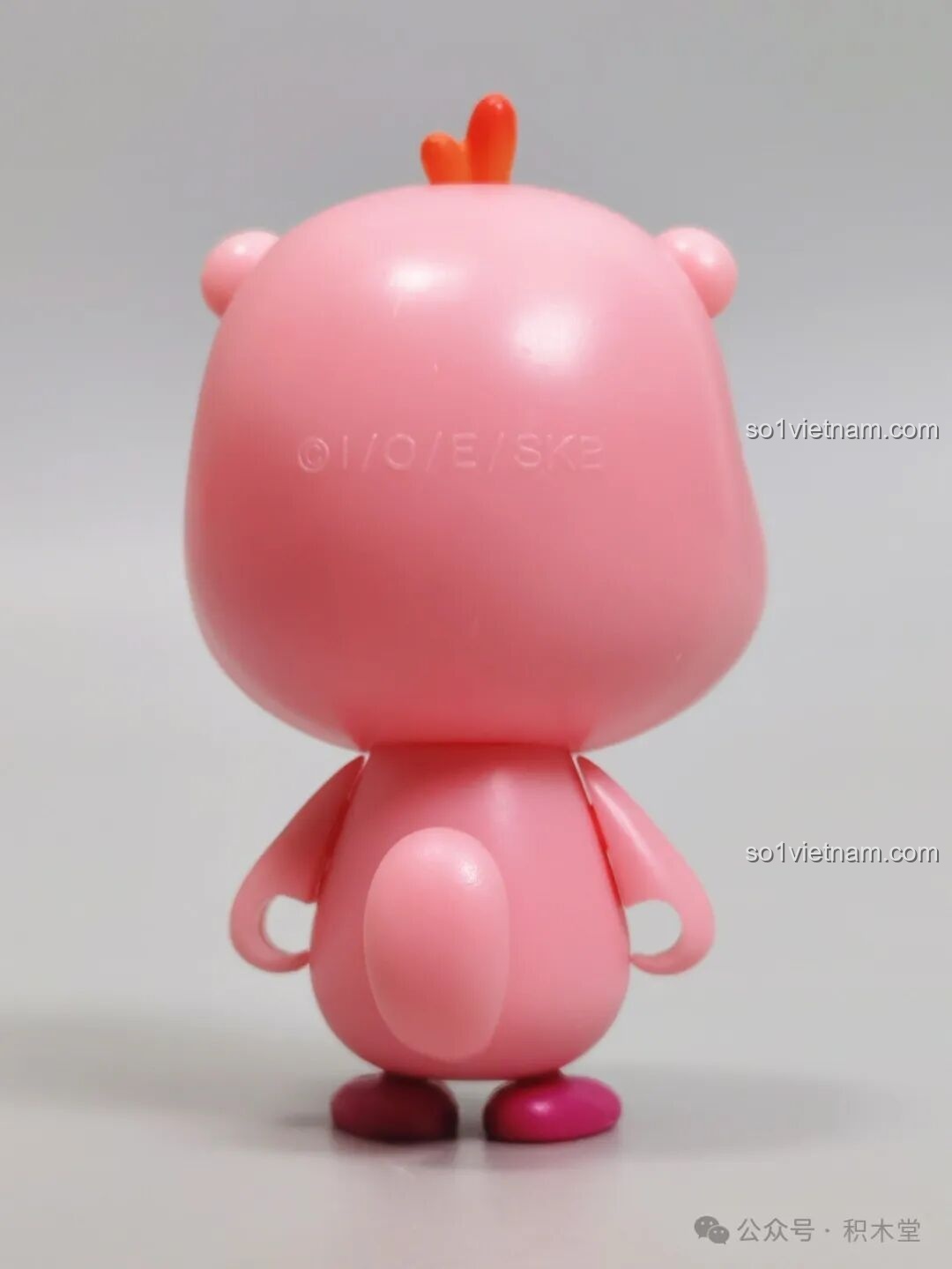 Minifigure Loopy trong bộ Quầy bar kem, tạo hình một chủ tiệm kem đáng yêu.