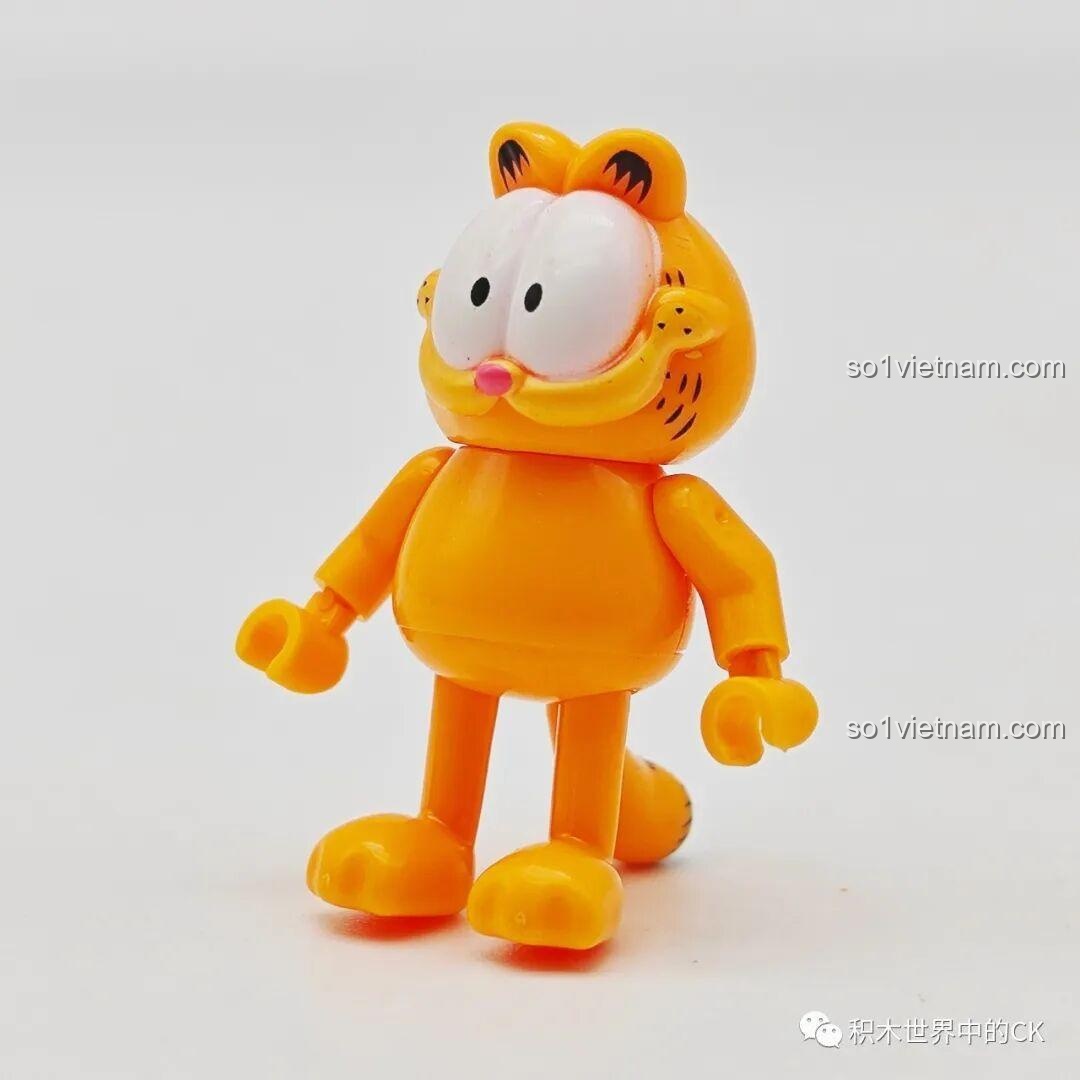 Cận cảnh minifigure mèo Garfield trong bộ đồ chơi mô hình Xe Mui Trần Của Mèo Garfield 20141, biểu cảm đáng yêu.