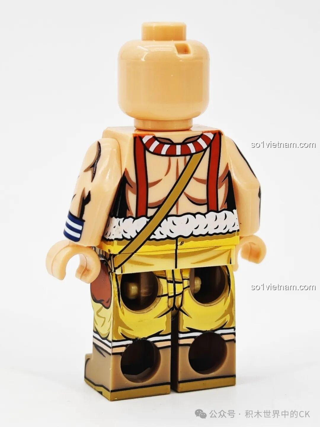 Minifigure Boa Hancock cầm trái tim