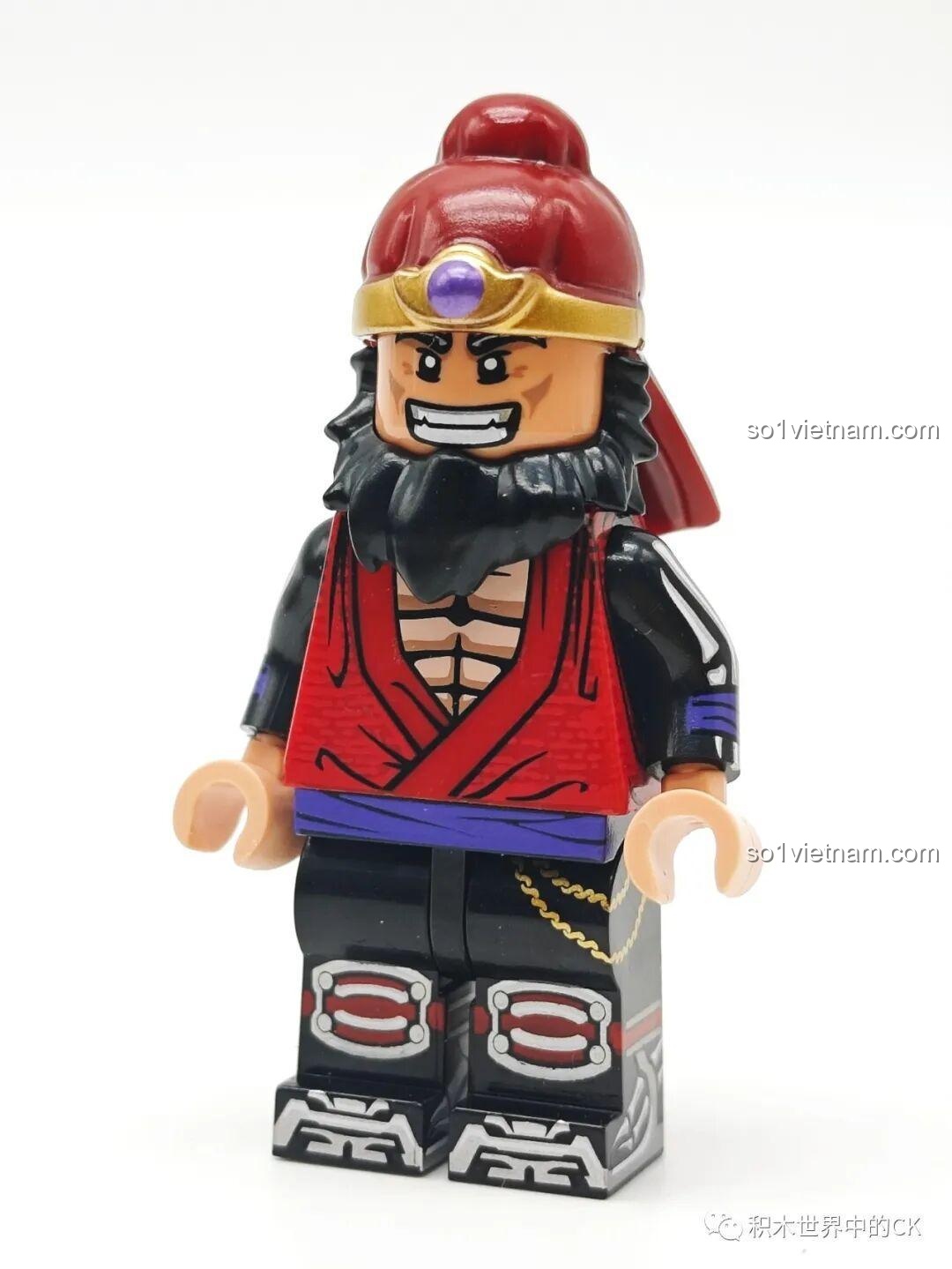Minifigure Trương Phi sau khi lắp thêm bộ râu và tóc đặc trưng, toát lên vẻ dũng mãnh của một Yến Nhân.