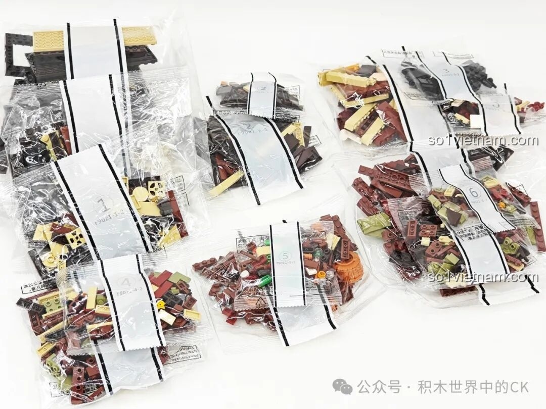 Ba nhân vật minifigure đi kèm bộ FunWhole F9021 Saloon Miền Tây, với trang phục đặc trưng của miền Tây.