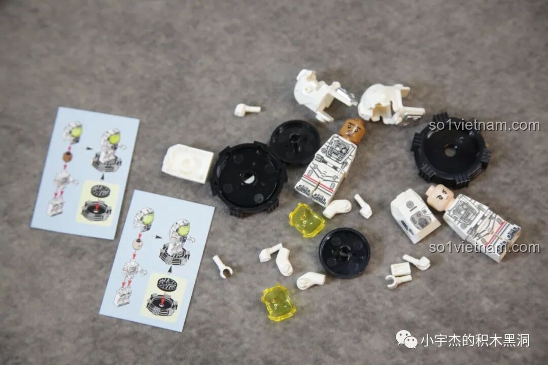 Hai minifigures Lưu Bội Cường và Herbert của SEMBO 107107, in ấn chi tiết, sống động.