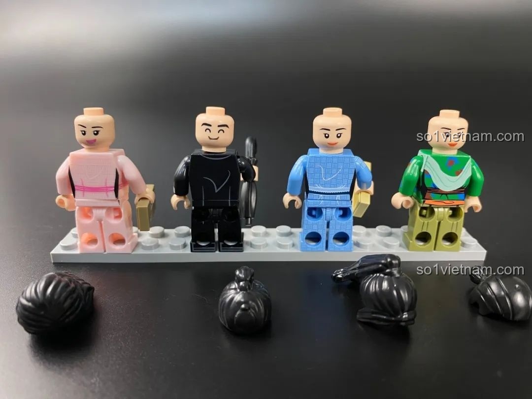 Các minifigures nữ và phụ kiện tóc đi kèm, cho thấy sự chăm chút của nhà sản xuất Pantasy.