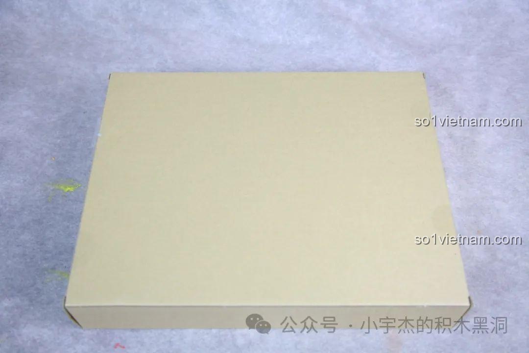 Hộp carton bên trong của bộ đồ chơi mô hình Triceratops nửa máy MJ 13051.