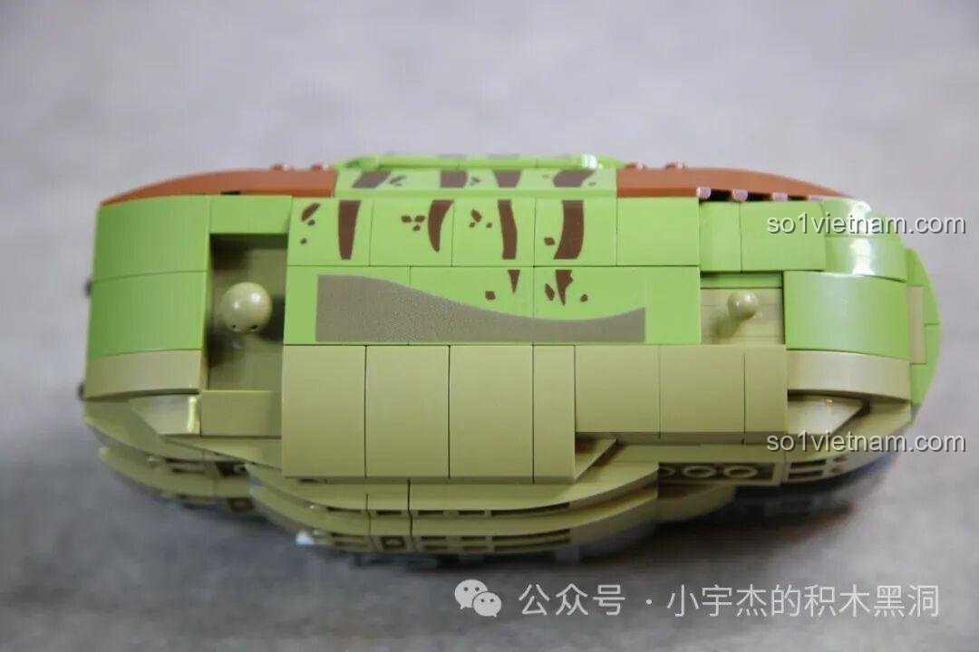 Lắp ráp phần đầu và đuôi của khủng long Triceratops MJ 13051.