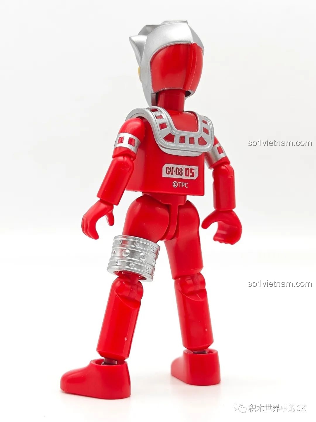 Mặt sau của mô hình Astra trong bộ sưu tập BLOKEES Ultraman GV-08, hiển thị các chi tiết giáp trụ.