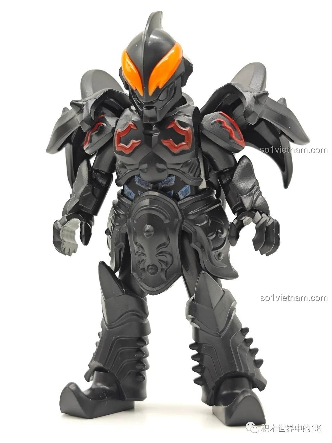 Mô hình đồ chơi lắp ráp Belial Hắc Ám (GV-08 07) của BLOKEES Ultraman GV-08 nhìn từ phía trước.