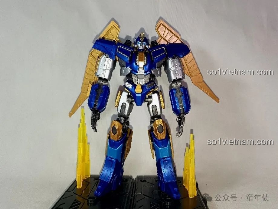 Hình ảnh mô hình Blokees 71164 Sentinel Prime sau khi lắp ráp hoàn chỉnh, đứng hiên ngang trên đế trưng bày.