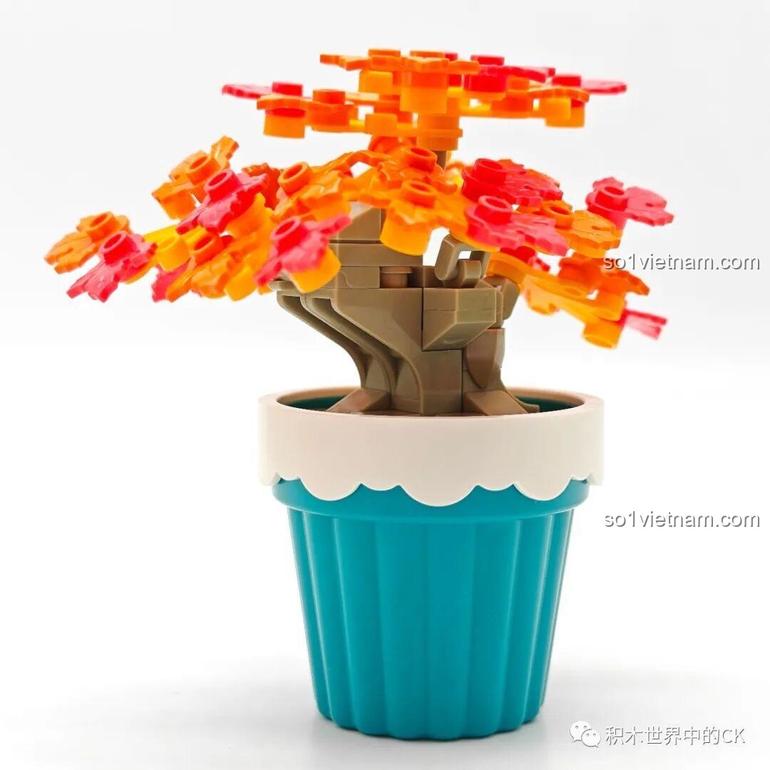 Mô hình chậu cây lá phong Sembo 611064 với sắc lá đỏ cam rực rỡ của mùa thu, một món đồ trang trí độc đáo.