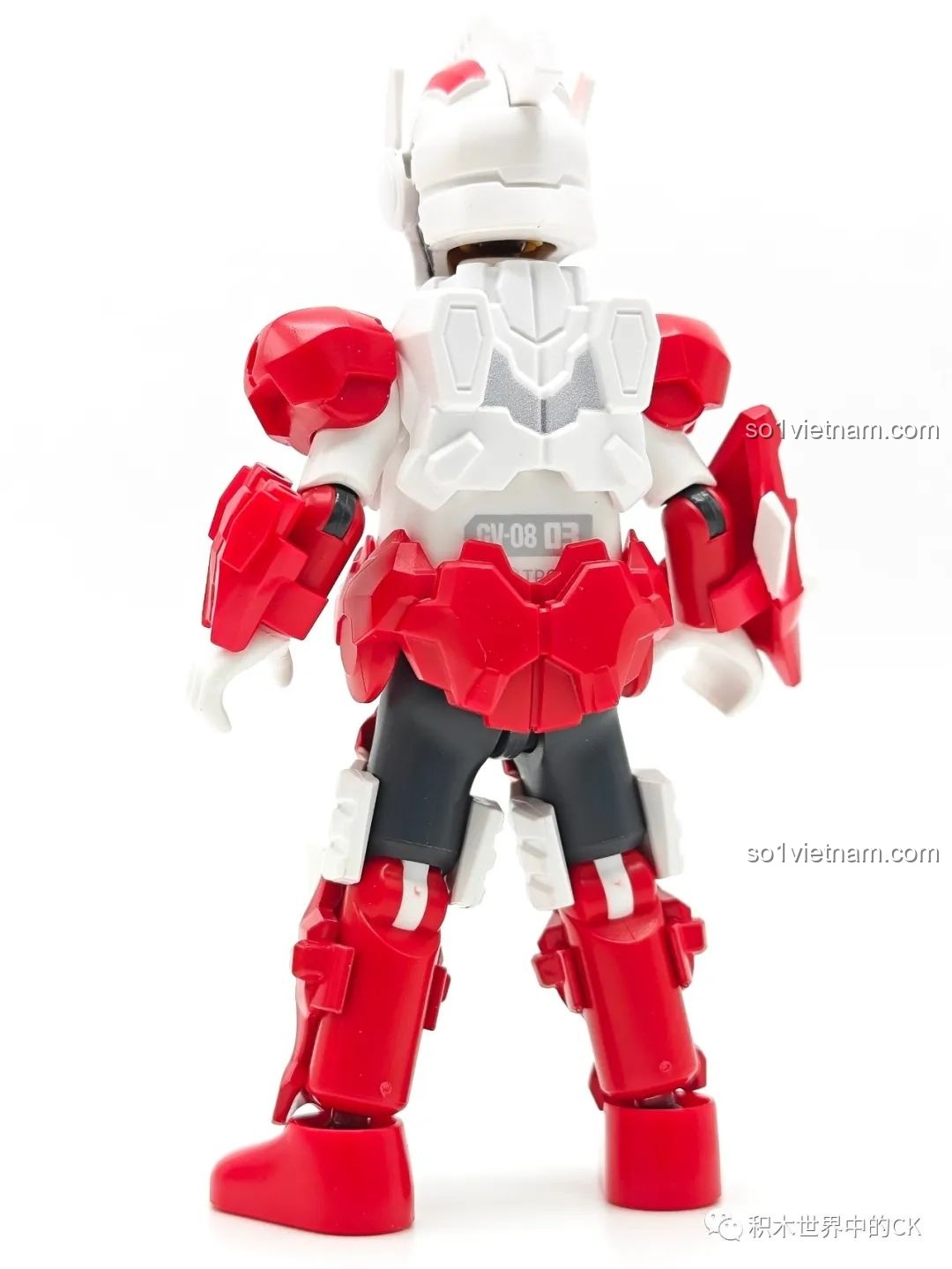 Mặt sau của mô hình Chiến Binh Thép trong bộ sưu tập BLOKEES Ultraman GV-08.