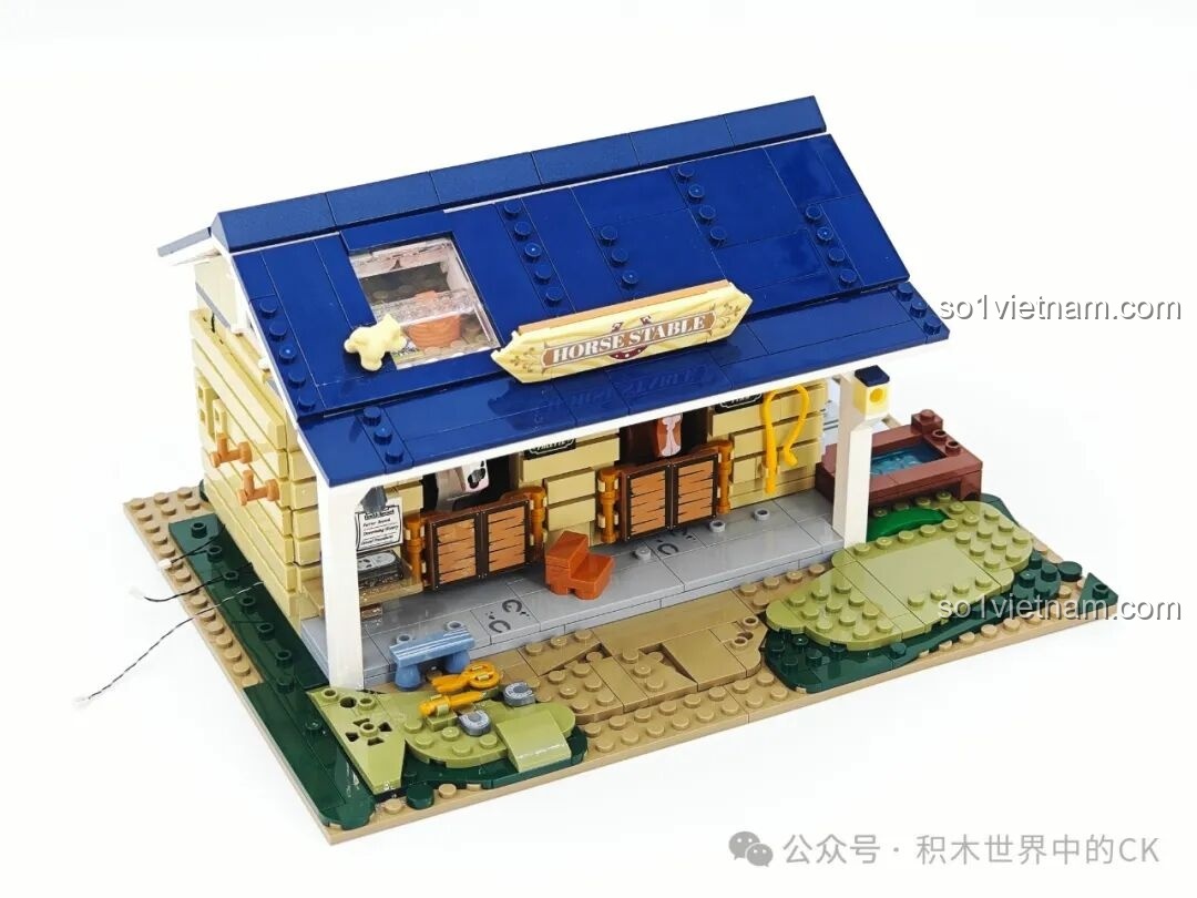 Mô hình Chuồng Ngựa FunWhole F9080 gần hoàn thiện với đầy đủ mái che và các chi tiết cơ bản.