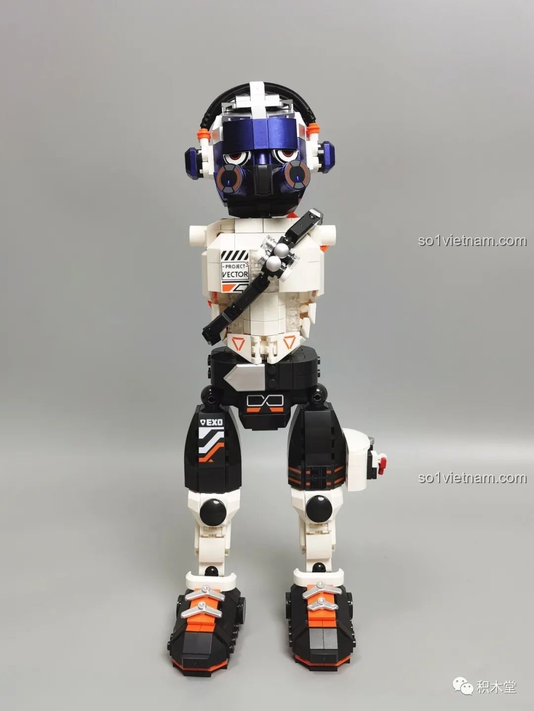 Mô hình FUNIFY W9006 Chiến Binh Cơ Khí ZENN hoàn chỉnh đứng vững trên đế trưng bày, thể hiện vẻ đẹp tổng thể và phong cách Cyberpunk mạnh mẽ, sẵn sàng chiến đấu.