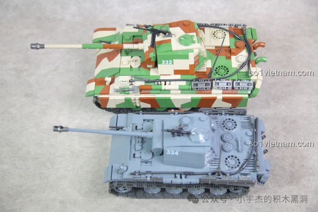 Ảnh chụp góc rộng của mô hình xe tăng Panther G 100252, sẵn sàng để trưng bày hoặc tham gia các trận chiến giả tưởng.