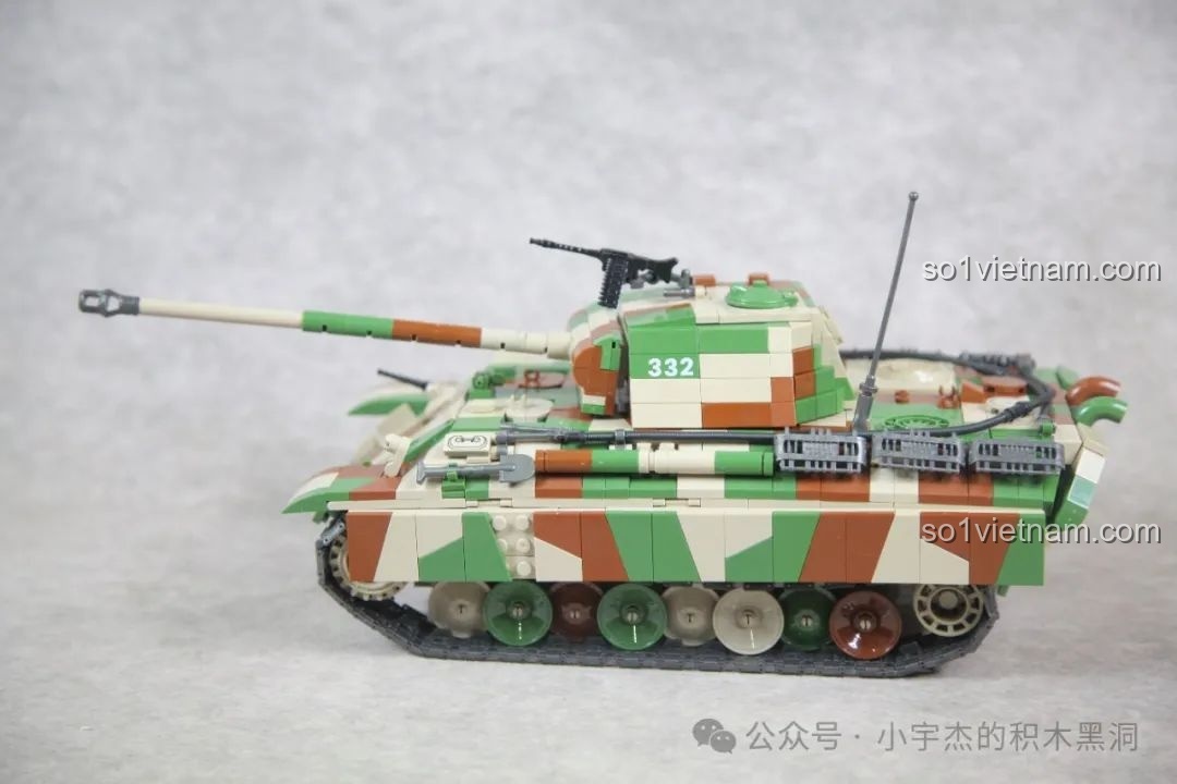 Toàn cảnh phía sau của mô hình xe tăng Panther G 100252 sau khi lắp ráp hoàn chỉnh.