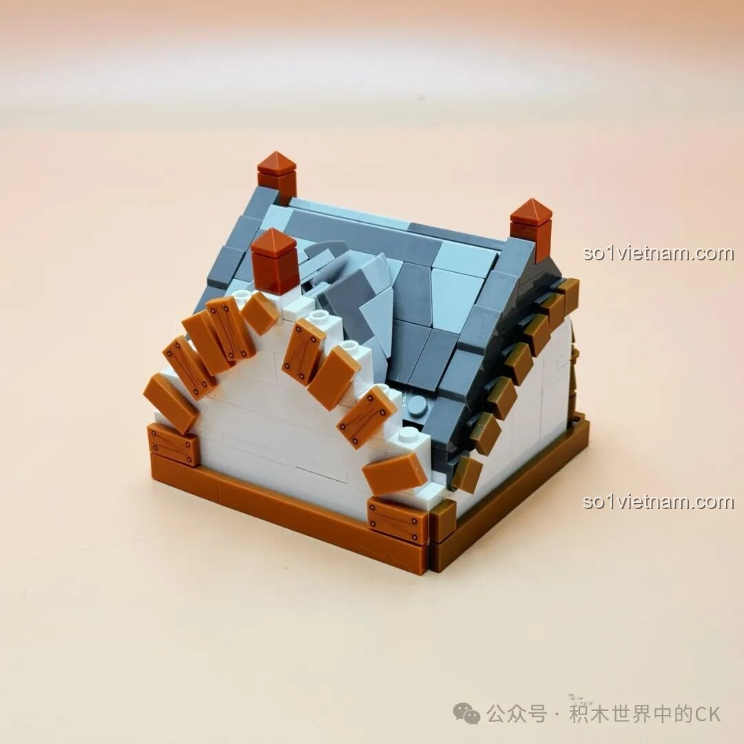 Mô hình JIESTAR 57016 Thư viện Châu Âu Thời Trung Cổ đã hoàn thành, nhìn từ phía trước, rất ấn tượng.