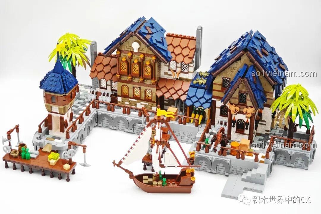 Góc nhìn khác của mô hình JIESTAR 89152 Cảng Trung Cổ đã hoàn thiện, với các chi tiết bến cảng.