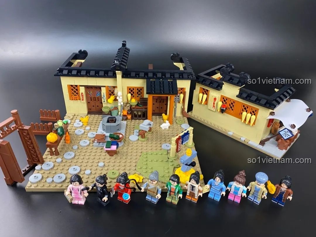 Toàn bộ mô hình Sân Sau Khách Điếm Đồng Phúc hoàn thiện cùng dàn minifigures.