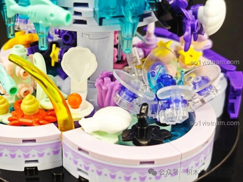 Mô hình Hộp nhạc Kuromi TC2707 của TOP TOY, chi tiết các phụ kiện trang trí như sao, cá, hoa
