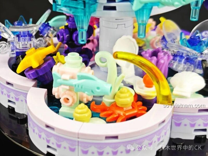 Mô hình Hộp nhạc Kuromi TC2707 của TOP TOY, cận cảnh minifigure Kuromi