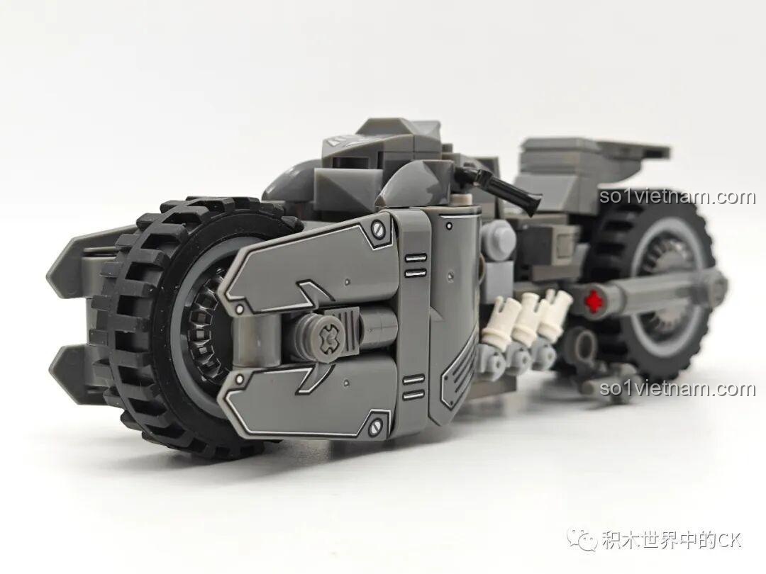 Mô hình Xe máy Người Dơi JIESTAR 58051 hoàn thiện nhìn từ bên cạnh, thể hiện sự liền lạc và chi tiết của sản phẩm.