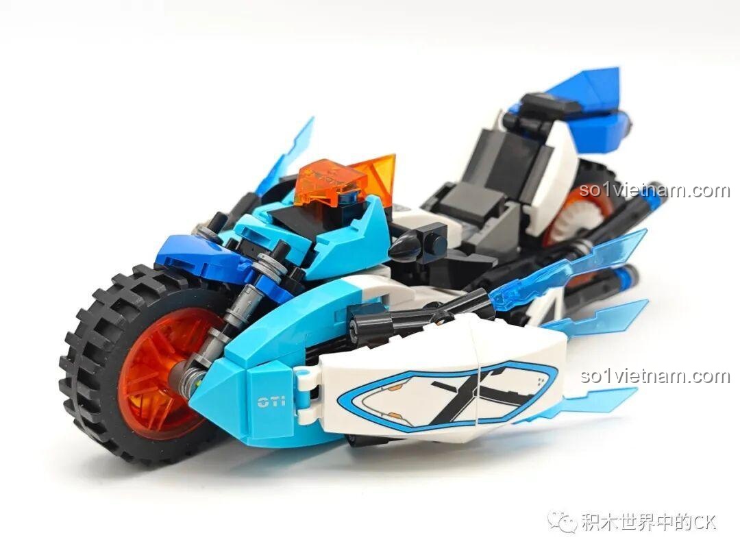 Mô hình xe máy Moto Cyberangel JIESTAR 58052 hoàn thiện với thiết kế cyberpunk, màu xanh trắng và đen nổi bật.