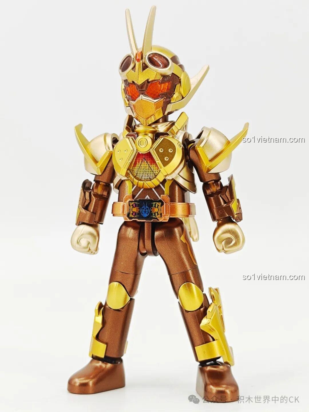 Mô hình figure Kamen Rider Gotchard dạng Steam Hopper phiên bản vàng, với thiết kế độc đáo và chi tiết thắt lưng tinh xảo.