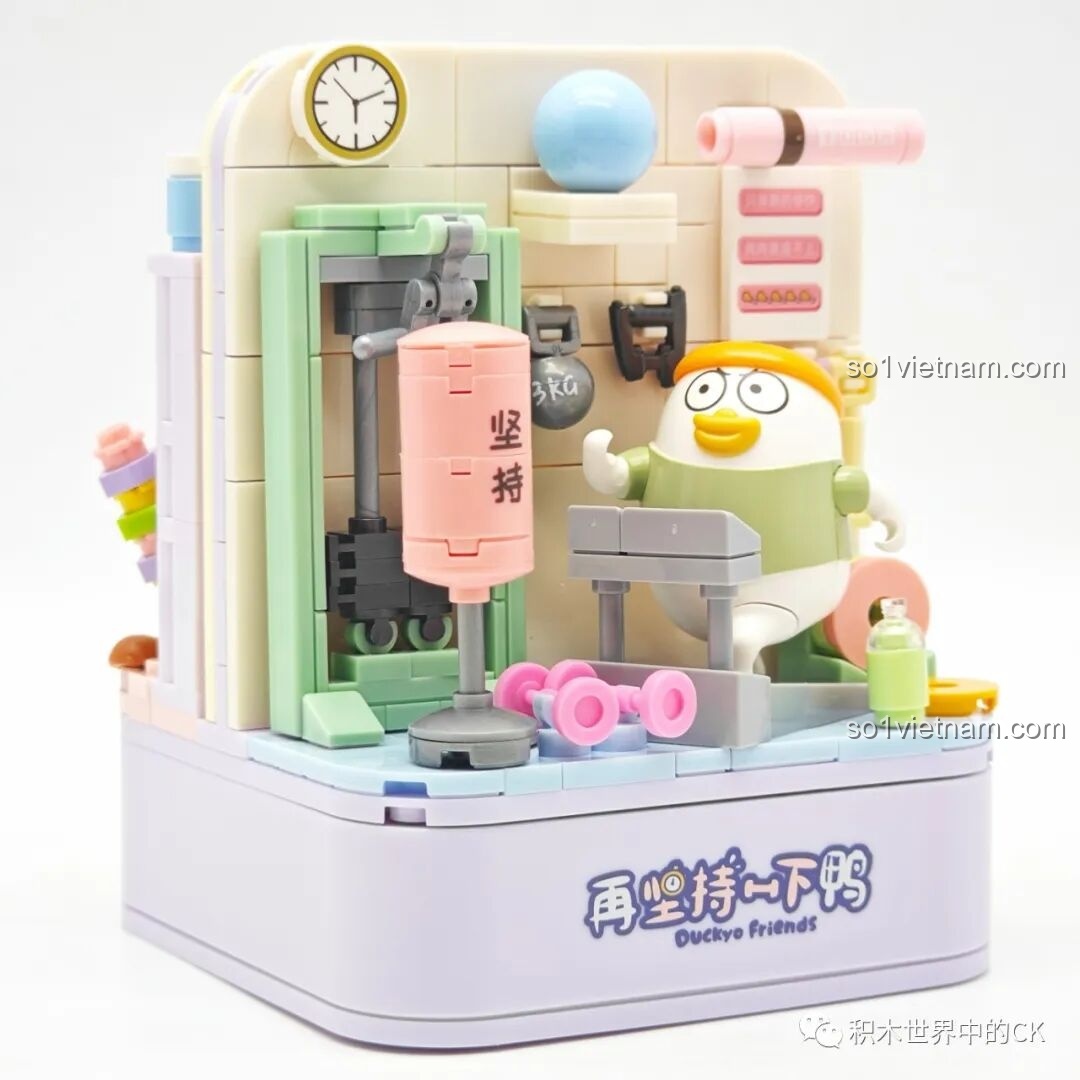 Góc nhìn khác của mô hình lắp ráp Vịt Liu gymer Sembo, với các chi tiết phòng gym như tạ, bao cát, máy chạy bộ.