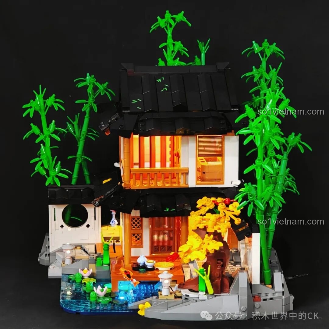 Mô hình Lumibricks L9075 Nhà Trọ Rừng Trúc trở nên lung linh và huyền ảo khi hệ thống đèn LED được bật sáng.
