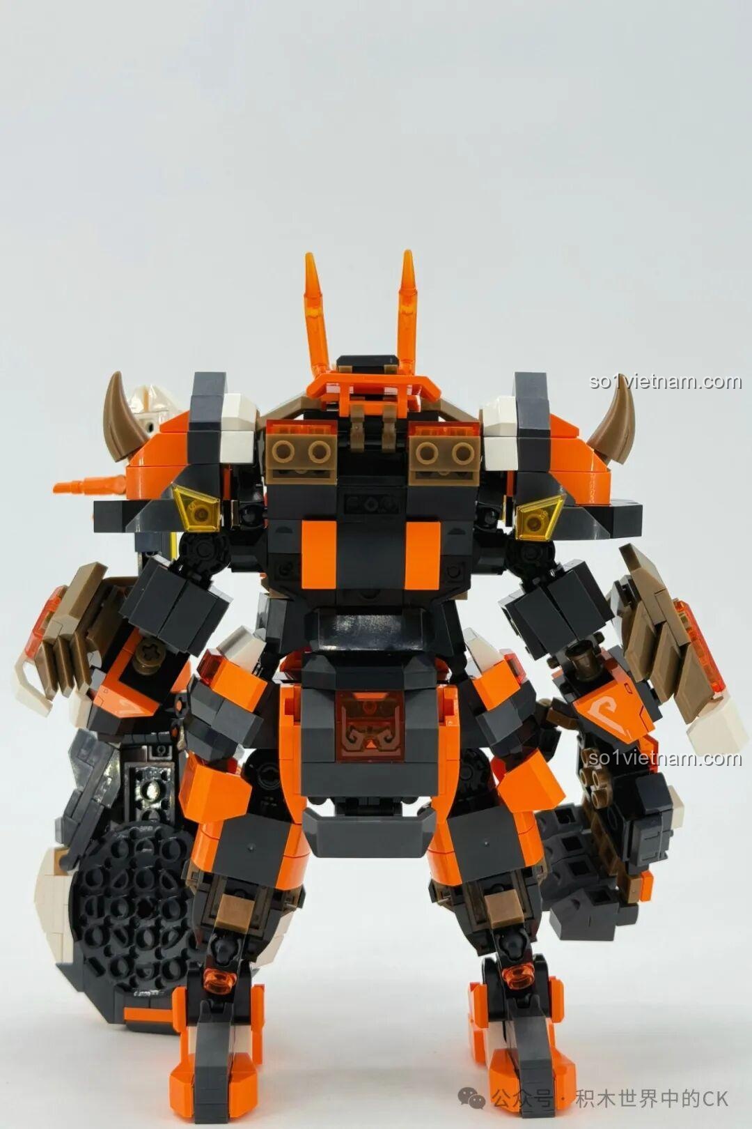 Mô hình robot Ma Lễ Hải SEMBO 106006 nhìn từ phía sau, cho thấy thiết kế lưng và chân.