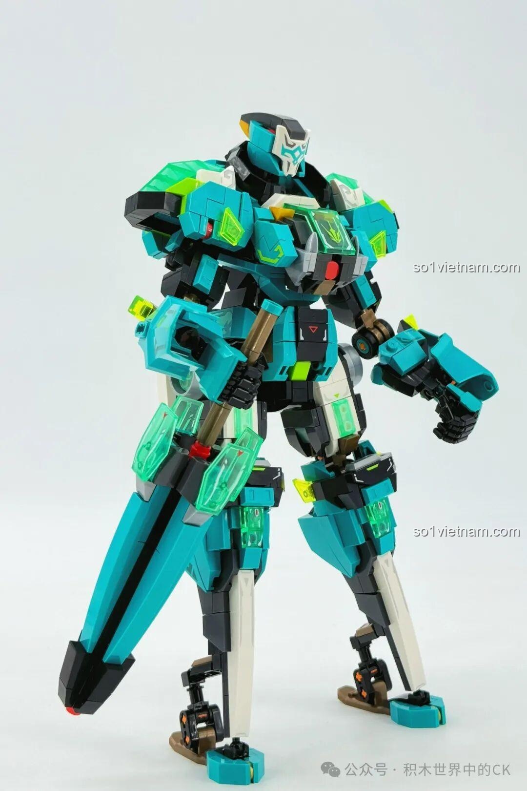 Mô hình robot Ma Lễ Hồng SEMBO 106008 nhìn từ bên trái, thể hiện sự cân đối trong thiết kế.