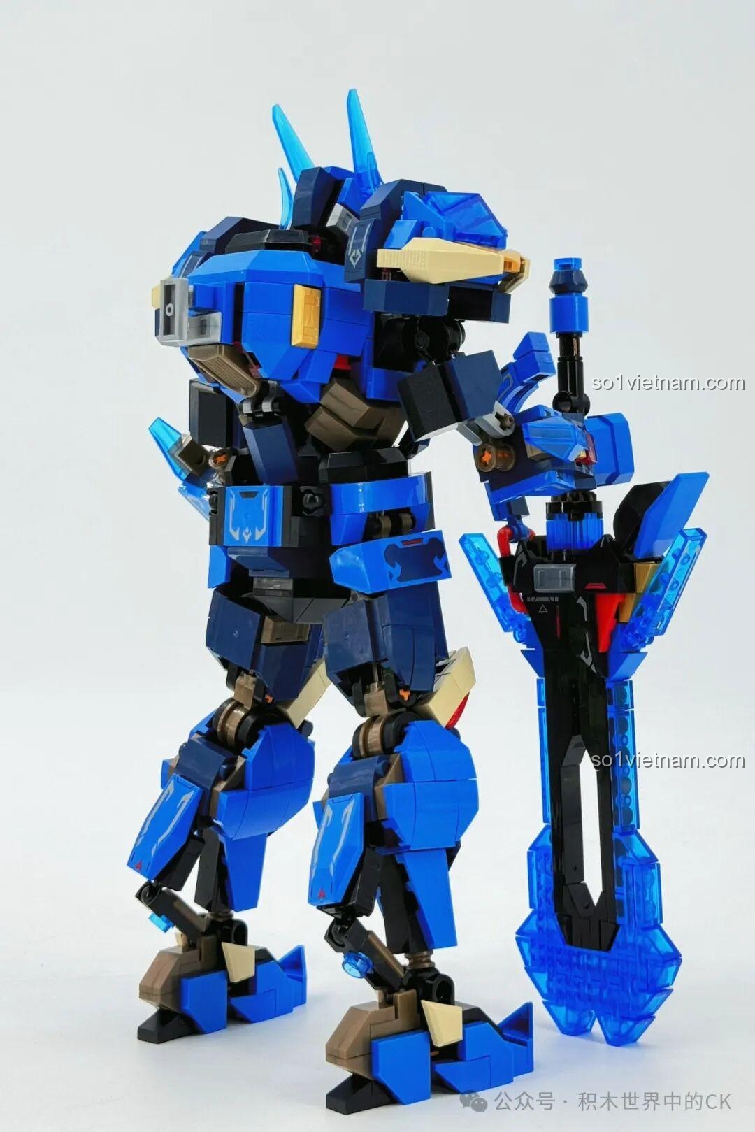 Mô hình robot Ma Lễ Thanh SEMBO 106005 nhìn từ bên trái, thể hiện sự cân đối trong thiết kế.