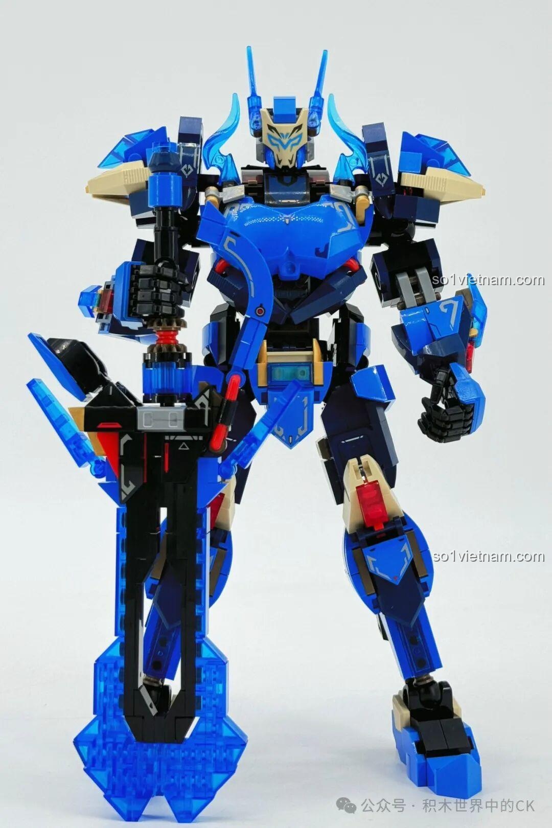 Mô hình robot Ma Lễ Thanh SEMBO 106005 trong tư thế cầm kiếm, sẵn sàng chiến đấu.