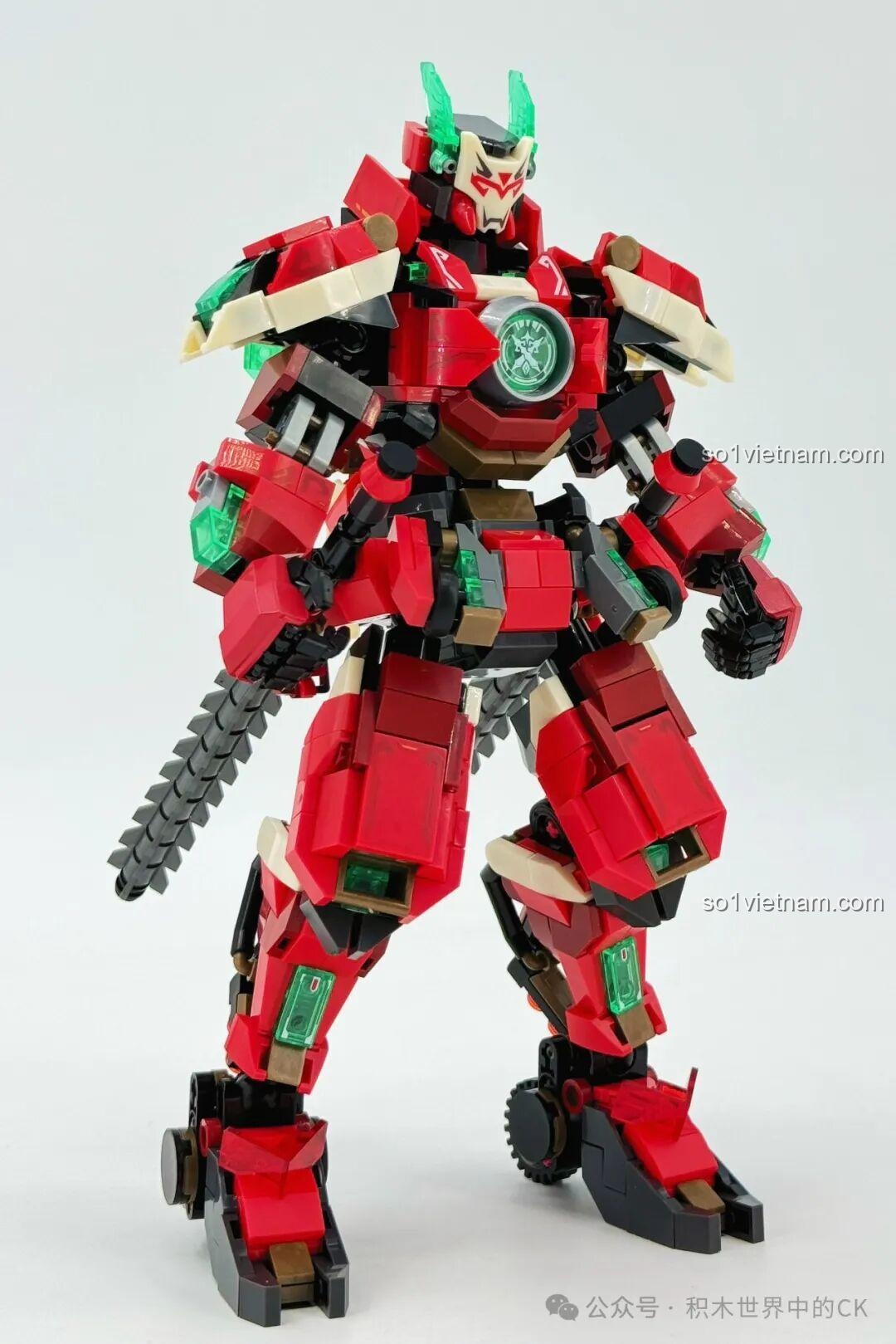 Mô hình robot Ma Lễ Thọ SEMBO 106007 nhìn từ bên trái, thể hiện sự cân đối trong thiết kế.