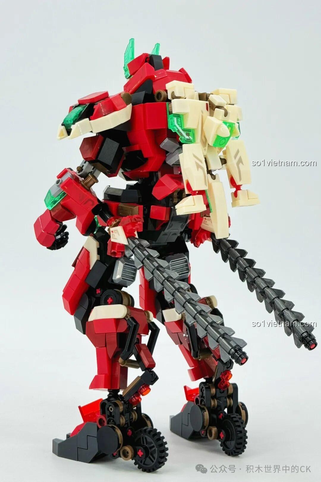 Mô hình robot Ma Lễ Thọ SEMBO 106007 nhìn từ phía sau, cho thấy thần thú có thể gắn lên lưng.