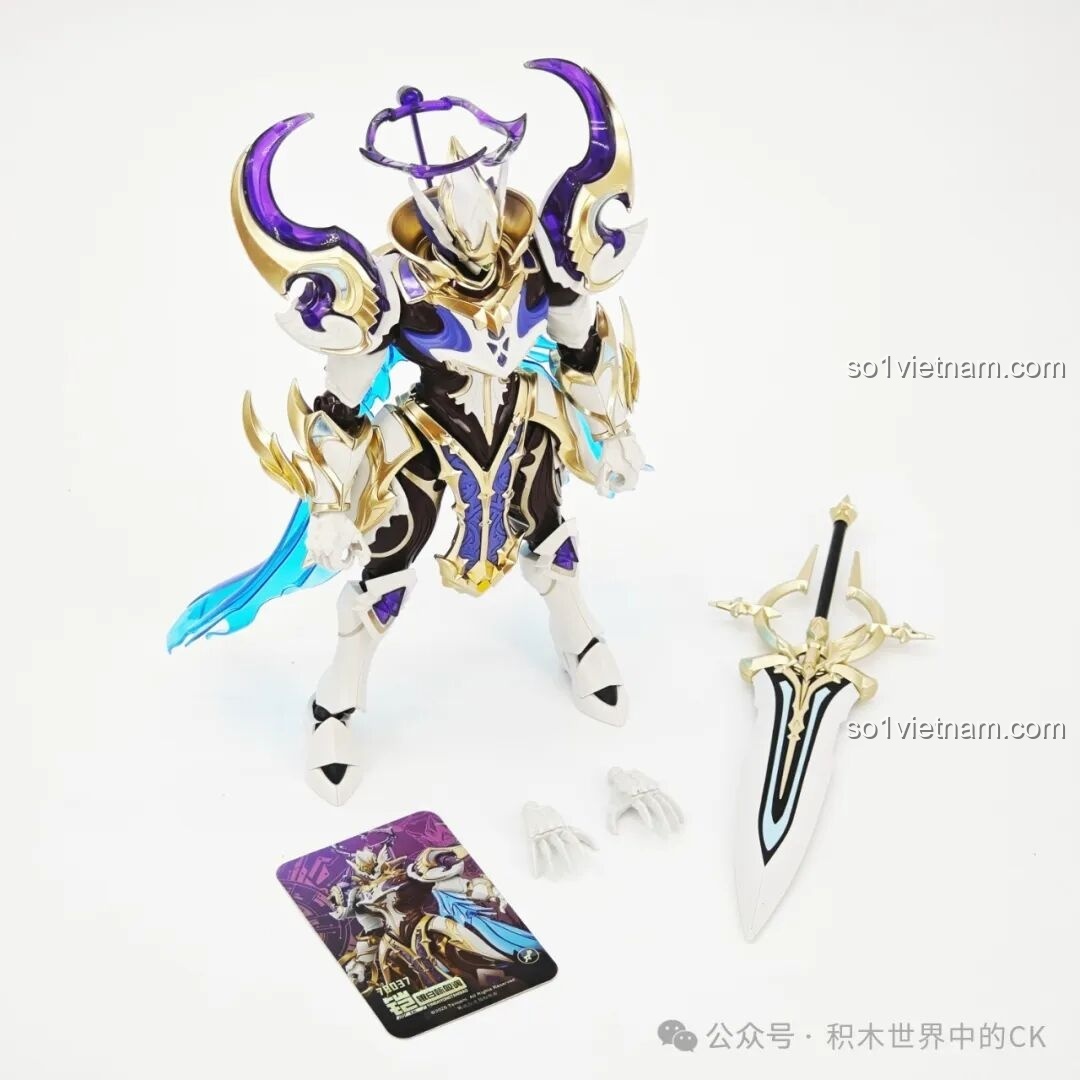 Mô hình Mecha Khải 78037 đã lắp ráp hoàn chỉnh cùng các phụ kiện đi kèm như kiếm, tay thay thế và thẻ nhân vật.