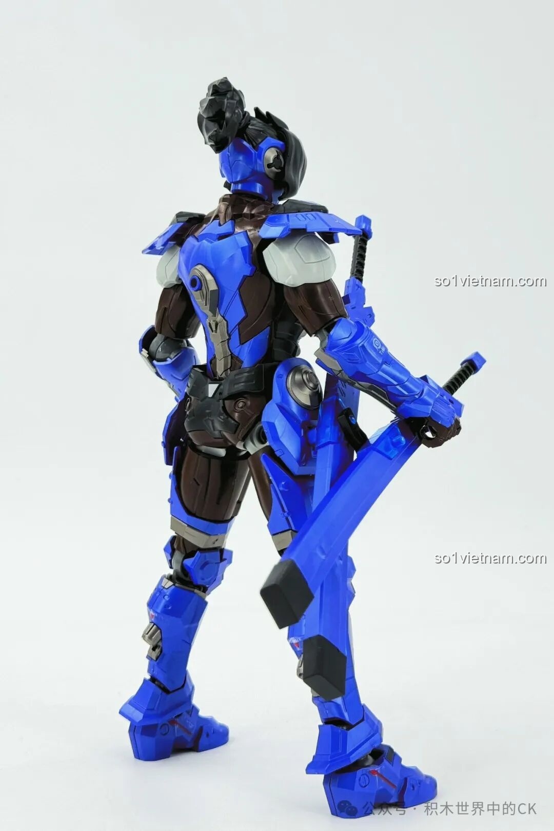 Mô hình Mecha Miyamoto Musashi 78033 Keeppley hoàn chỉnh, nhìn từ phía sau.